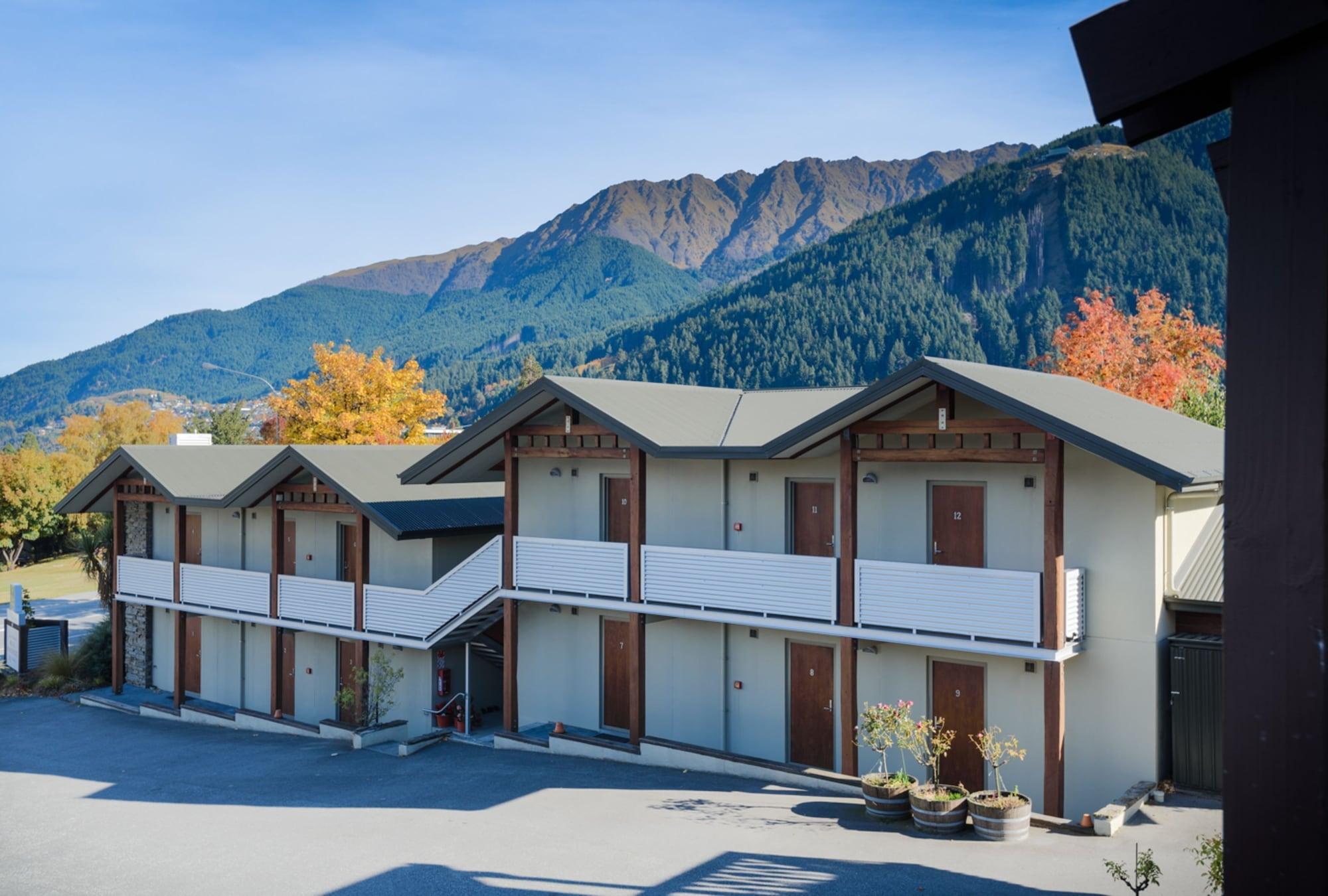 Queenstown Motel Apartments (Adults Only) מראה חיצוני תמונה