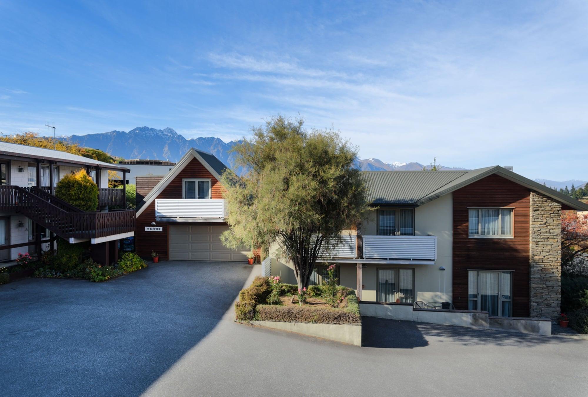 Queenstown Motel Apartments (Adults Only) מראה חיצוני תמונה