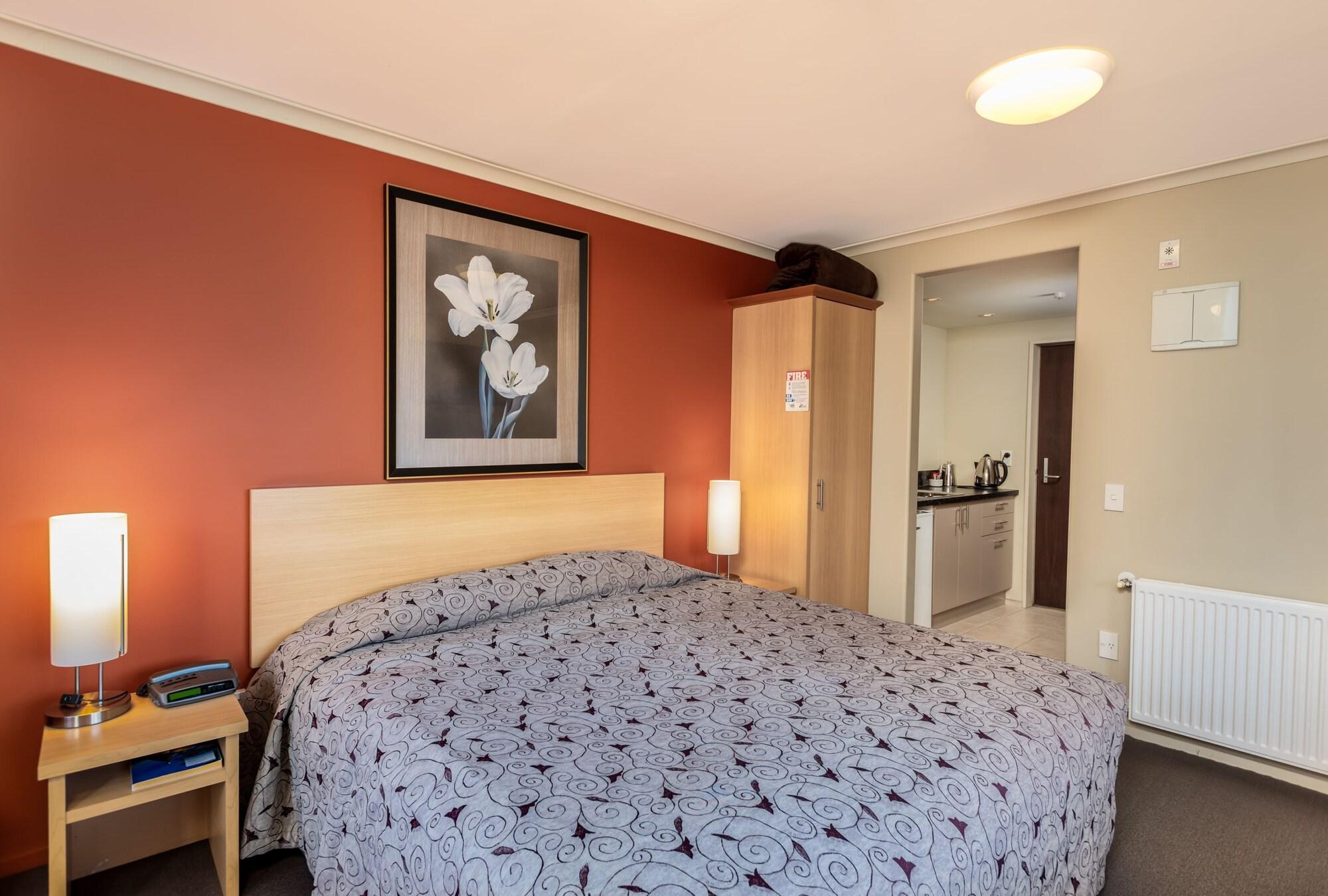Queenstown Motel Apartments (Adults Only) מראה חיצוני תמונה