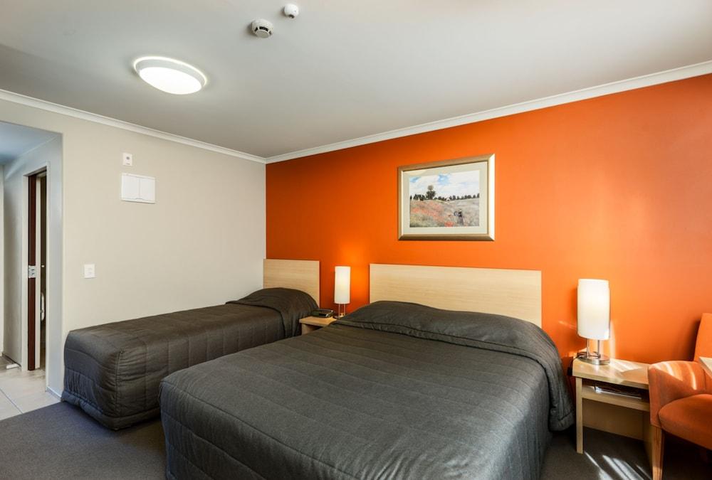 Queenstown Motel Apartments (Adults Only) מראה חיצוני תמונה