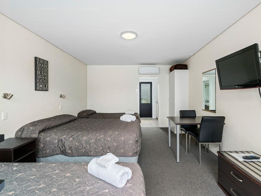 Queenstown Motel Apartments (Adults Only) מראה חיצוני תמונה