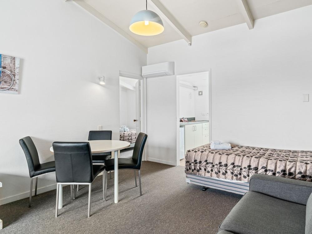 Queenstown Motel Apartments (Adults Only) מראה חיצוני תמונה
