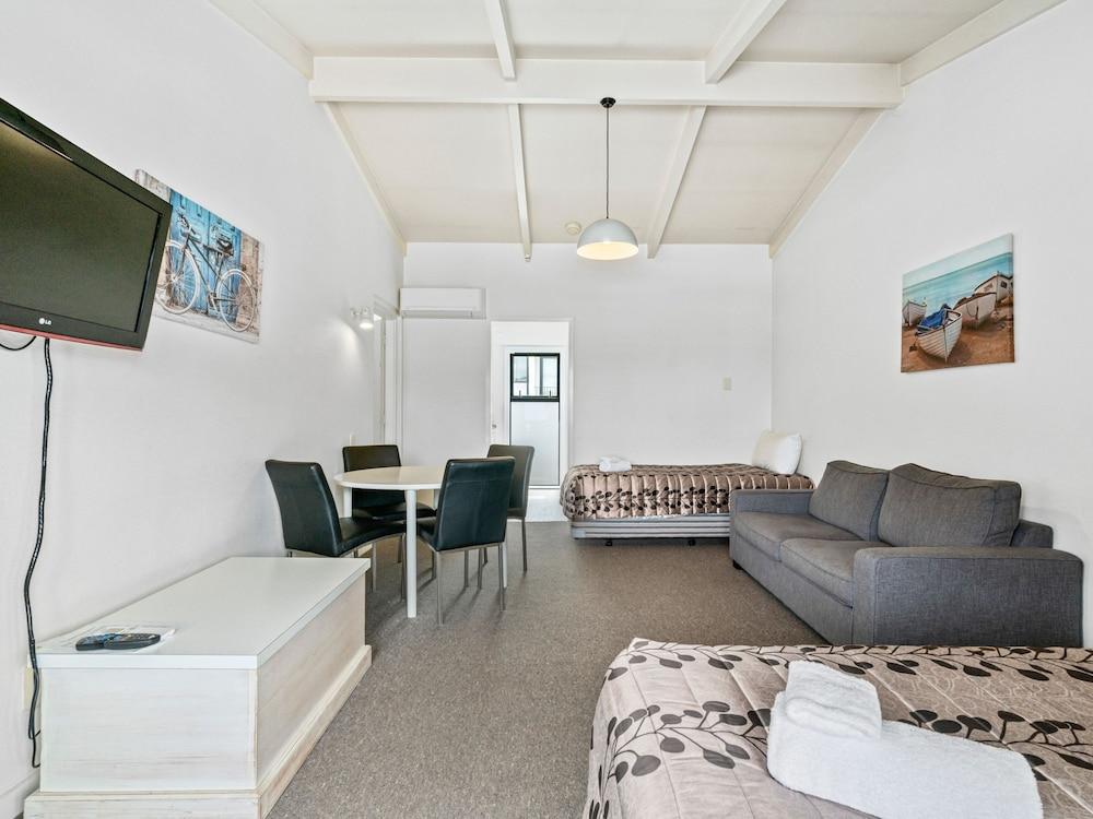 Queenstown Motel Apartments (Adults Only) מראה חיצוני תמונה