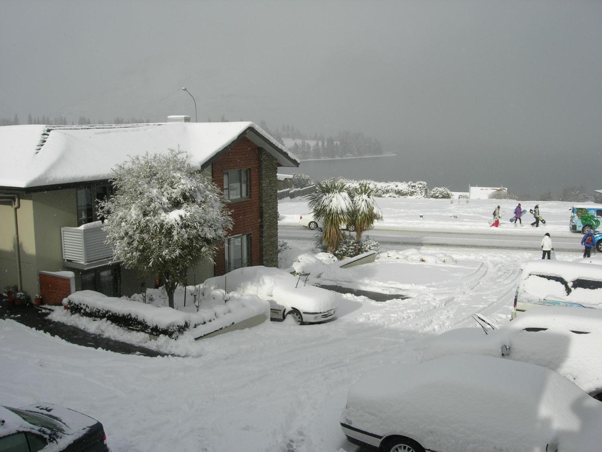 Queenstown Motel Apartments (Adults Only) מראה חיצוני תמונה