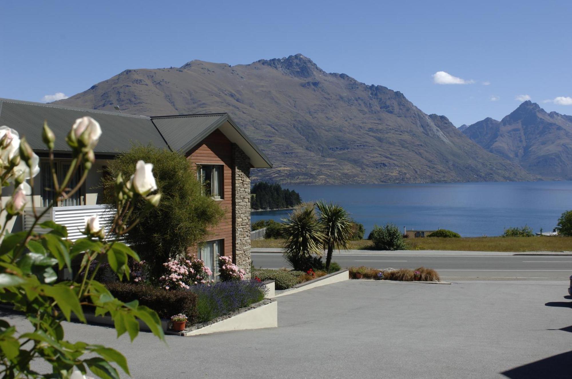 Queenstown Motel Apartments (Adults Only) מראה חיצוני תמונה