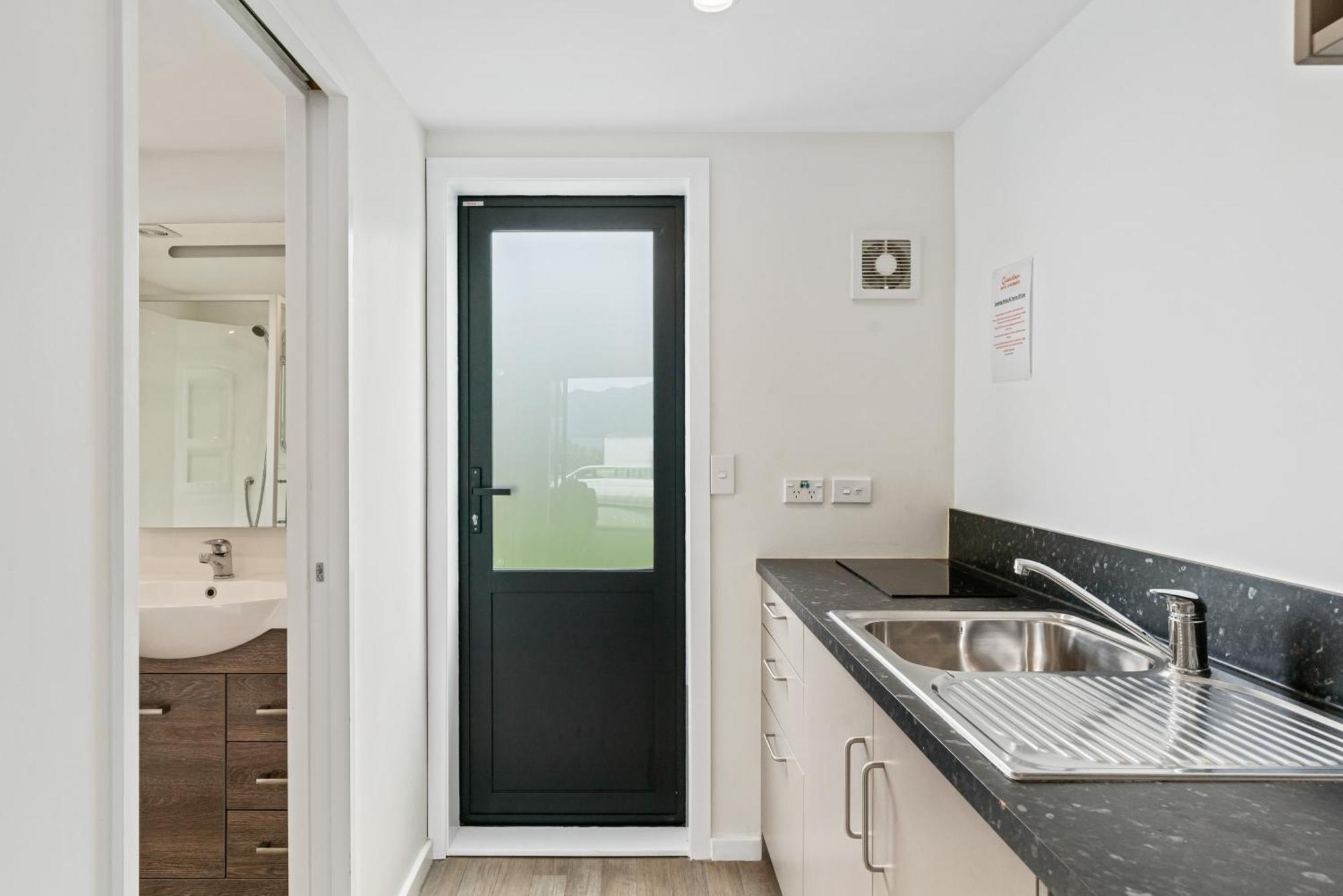 Queenstown Motel Apartments (Adults Only) חדר תמונה