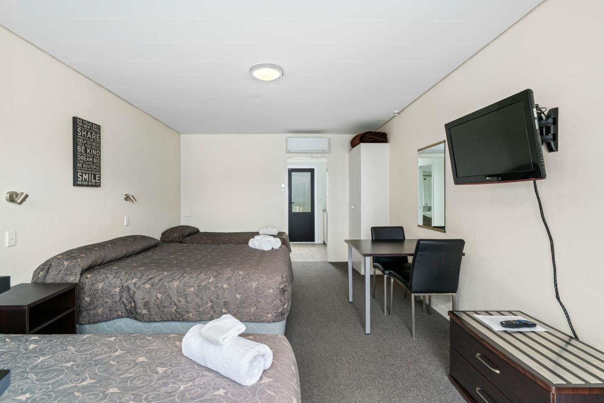 Queenstown Motel Apartments (Adults Only) חדר תמונה